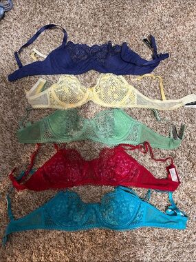 Adore Me - 19 Bras & 1 Lingerie Set
